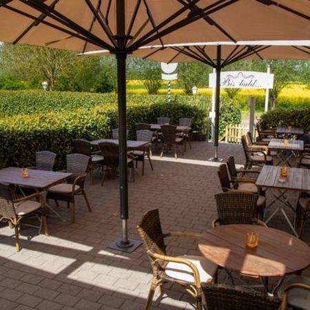 Unsere Terrasse mit vielen Sitzmöglichkeiten