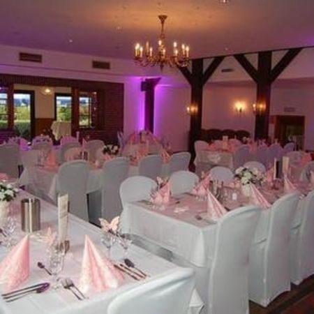 Der Saal „Elbmarsch“ im Restaurant Fährhaus Spiekerhörn