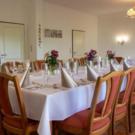 Geschmückte Tafel im Clubraum KRÜCKAU